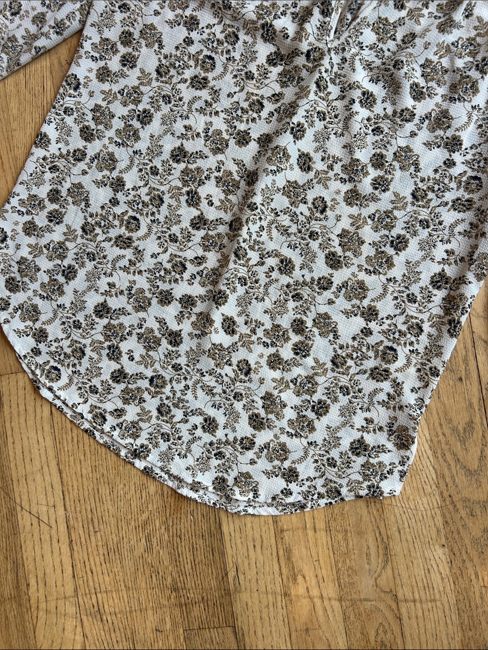 ๐ธ3 FOR $20๐ธ fun 2 fun Cream and Brown Floral Smocked Yoke Blouse - Picture 6 of 8